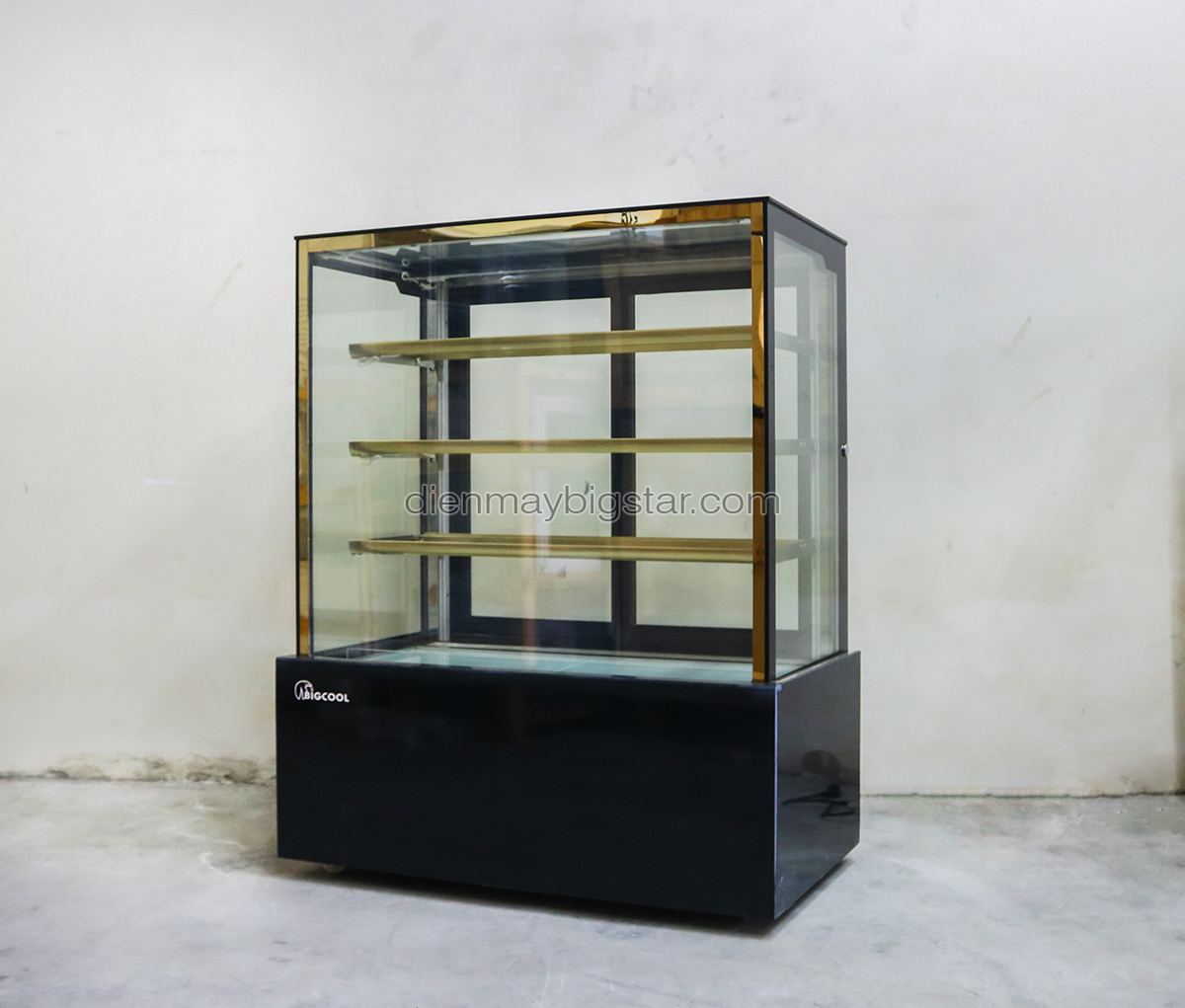 tu trung bay banh kem4 tang 1m2 8